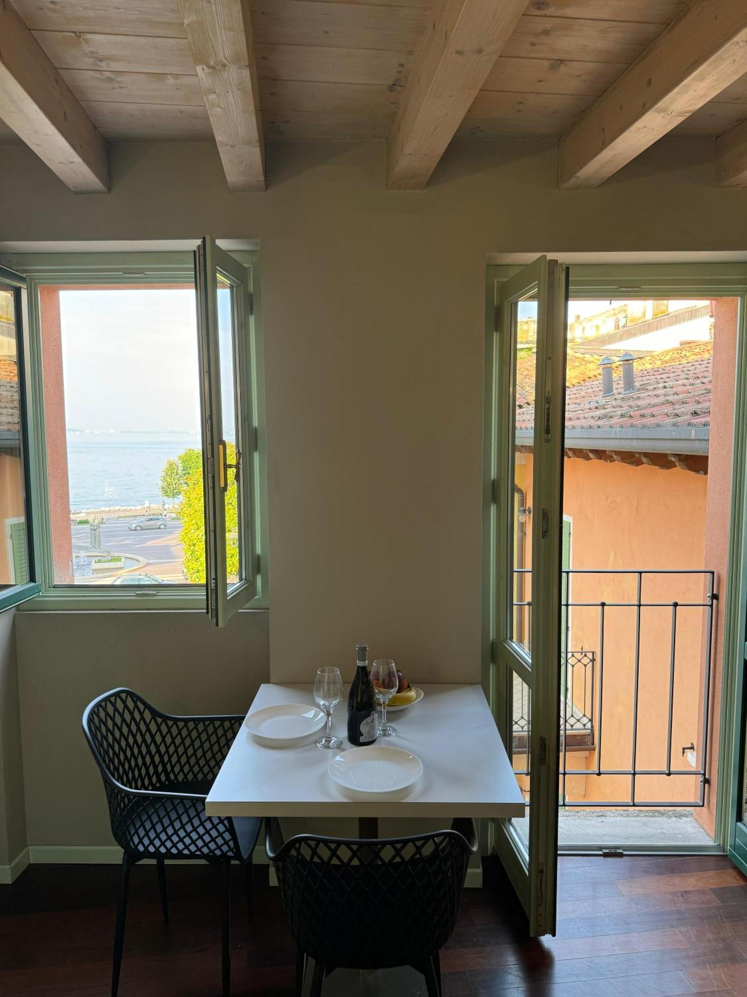 Splendid Apartment Desenzano del Garda Bagian luar foto