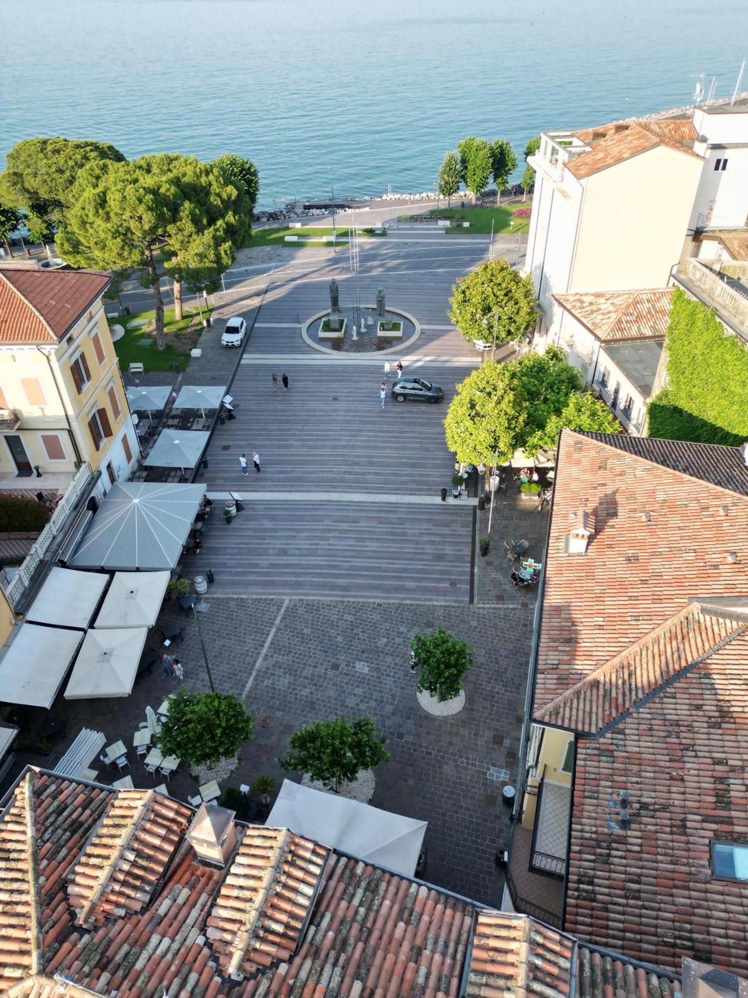 Splendid Apartment Desenzano del Garda Bagian luar foto