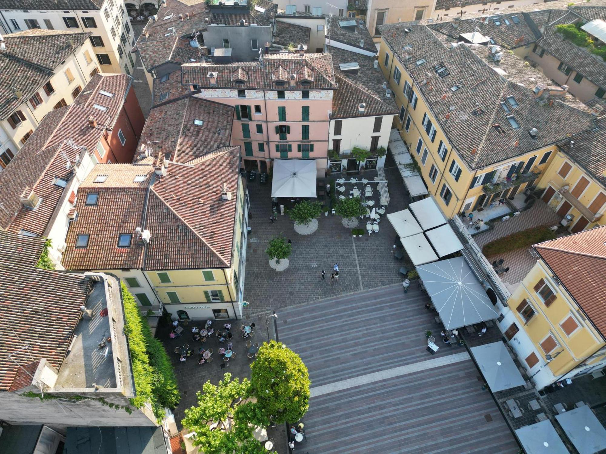 Splendid Apartment Desenzano del Garda Bagian luar foto